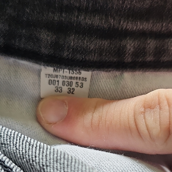 Guess Black Slim Jeans with Modern Appeal - Picture 7 of 7